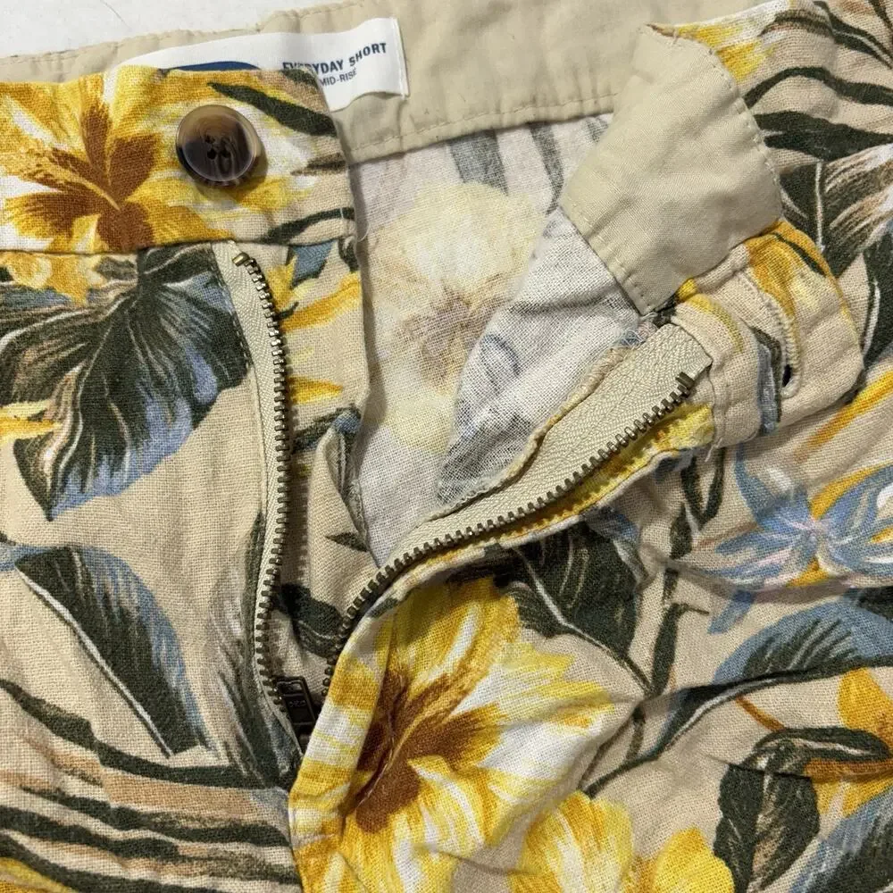 Old Navy Women's 20 Everyday Shorts Mid Rise 5" Inseam Yellow Hawaiian Floral - Picture 6 of 14